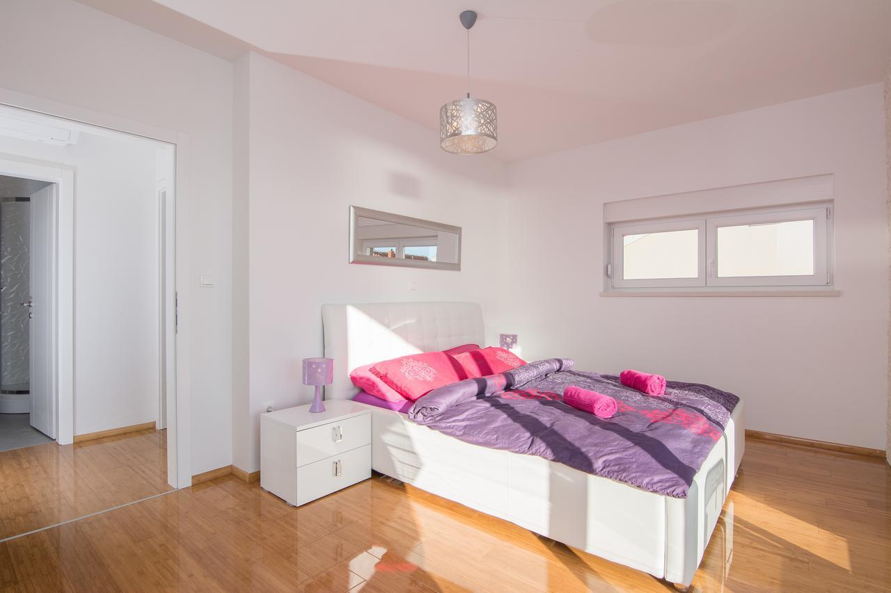 דירות נובליה Fucshia Dreams, Brand New Penthouse For 8 מראה חיצוני תמונה