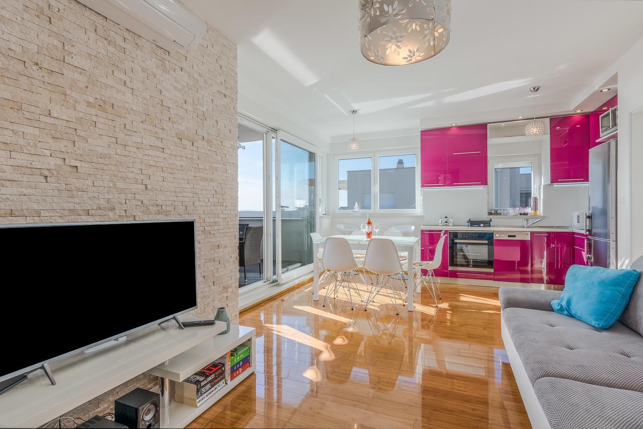דירות נובליה Fucshia Dreams, Brand New Penthouse For 8 מראה חיצוני תמונה